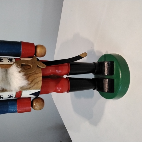 20" Soldier Nutcracker - Picture 3 of 7